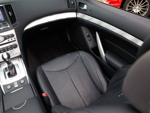 Used 2014 INFINITI Q60 Convertible w/ Premium Package image 27