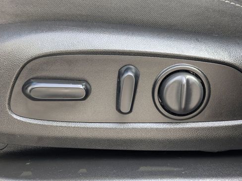 Used 2019 Chevrolet Traverse LT FWD image 23