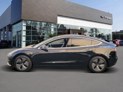 Used 2018 Tesla Model 3 Long Range image 3