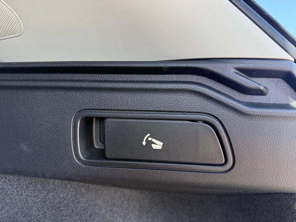 Used 2020 INFINITI QX50 Sensory w/ Proactive Package FWD image 18