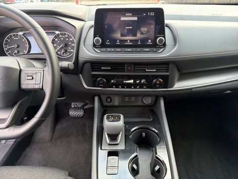 Used 2025 Nissan Rogue SV image 30