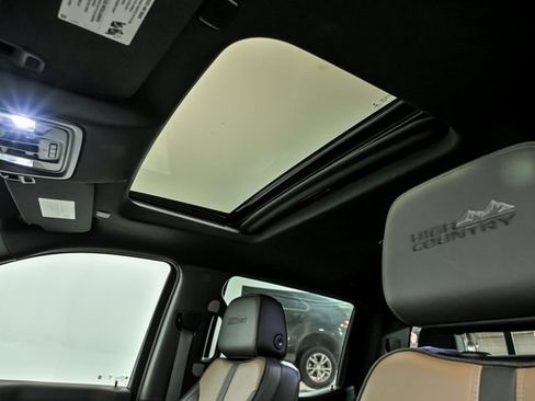 Used 2021 Chevrolet Silverado 1500 High Country image 12