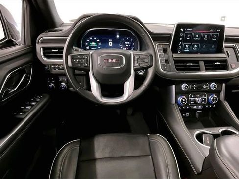 Used 2023 GMC Yukon XL SLT w/ SLT Premium Package image 6