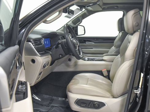 Used 2022 Jeep Wagoneer Series I w/ Premium Group I image 2