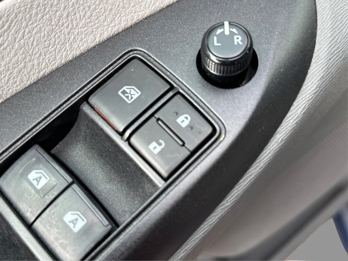 Used 2020 Toyota Sienna LE w/ LE Preferred Package FWD image 42