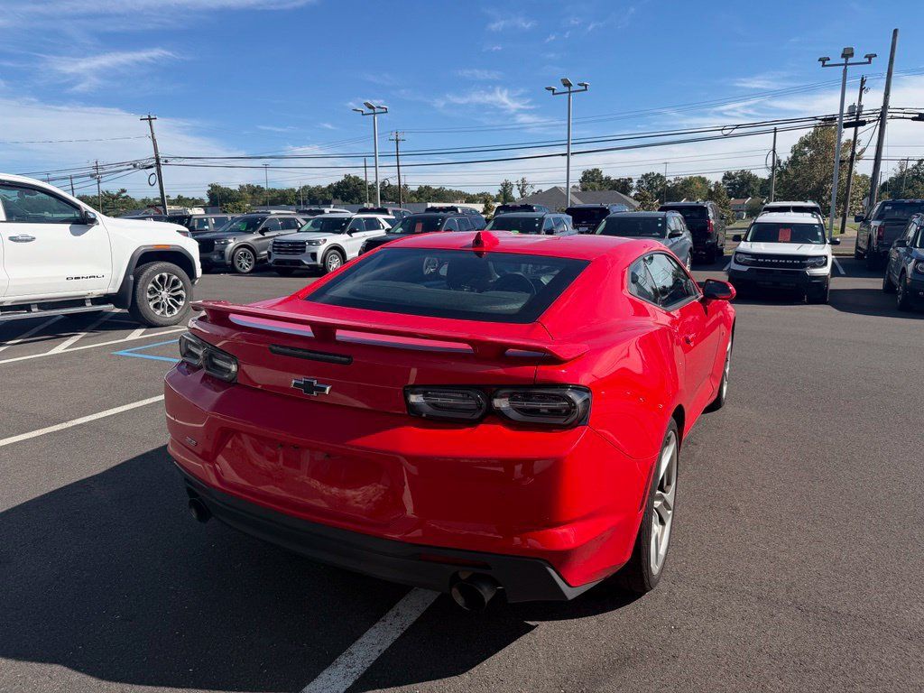 Used 2020 Chevrolet Camaro SS RWD image 8
