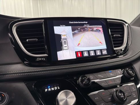 New 2026 Chrysler Pacifica Select image 21