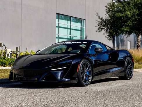 Used 2023 McLaren Artura Performance image 22