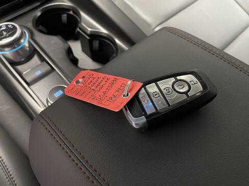 Used 2025 Ford Explorer Active w/ Active Comfort Package image 16