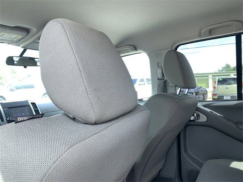 Used 2019 Nissan Frontier SV image 19