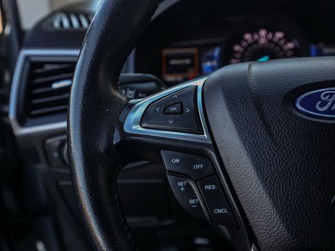 Used 2023 Ford Edge SEL image 25