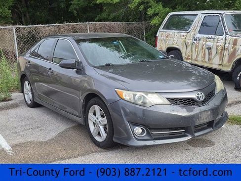 Used 2013 Toyota Camry SE FWD image 1