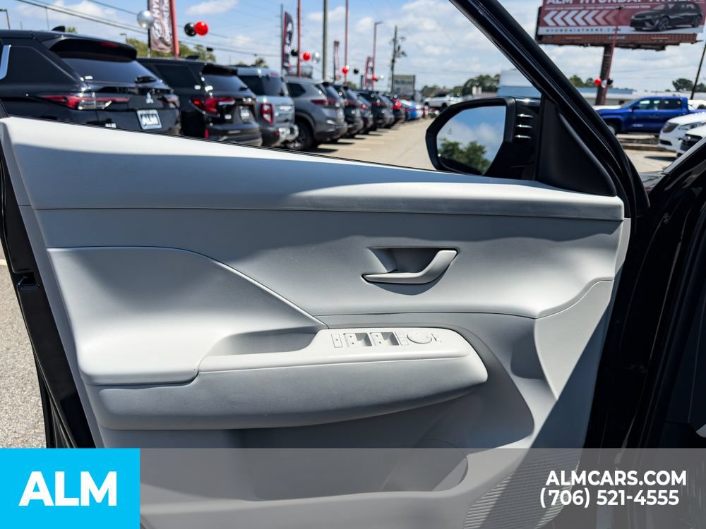 Used 2025 Hyundai Kona SEL FWD image 9