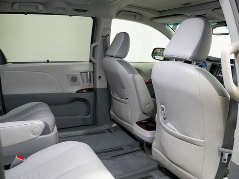 Used 2013 Toyota Sienna Limited w/ Premium Pkg FWD image 16