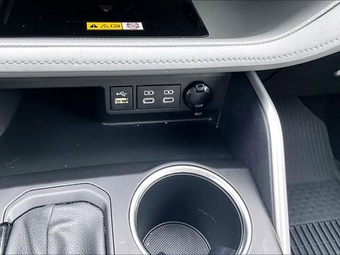 Used 2023 Toyota Highlander XLE image 17