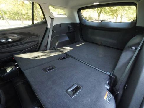 Used 2024 GMC Terrain SLT image 31