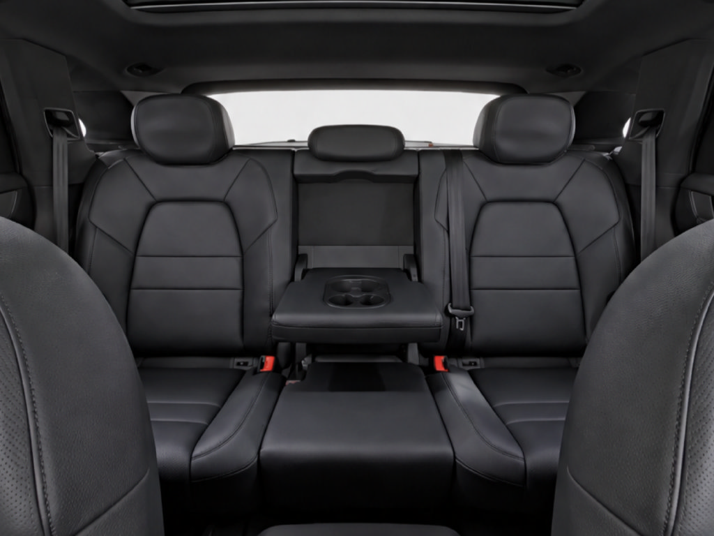 Certified 2025 Porsche Cayenne AWD/4WD image 18