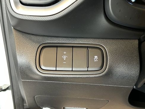 Used 2025 Hyundai Venue SEL image 18