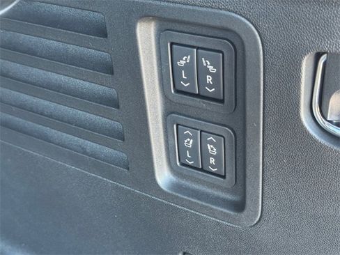 Used 2025 GMC Acadia Denali image 16