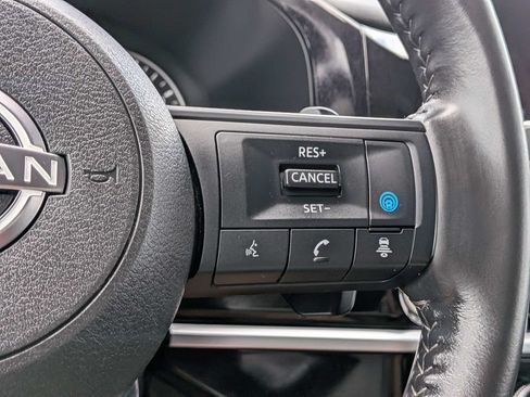 Used 2024 Nissan Pathfinder SV AWD/4WD image 32