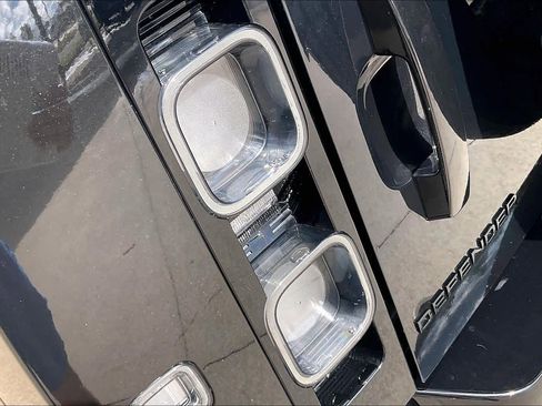 Used 2023 Land Rover Defender 90 V8 image 27