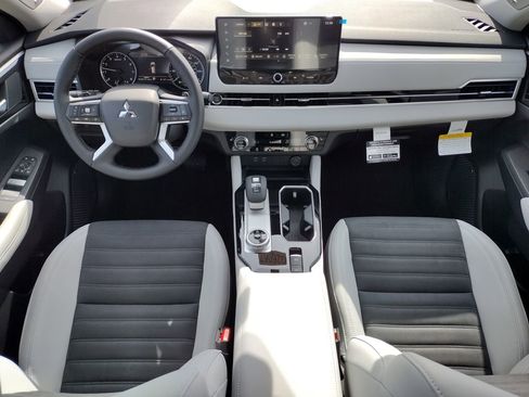 New 2026 Mitsubishi Outlander SE image 2