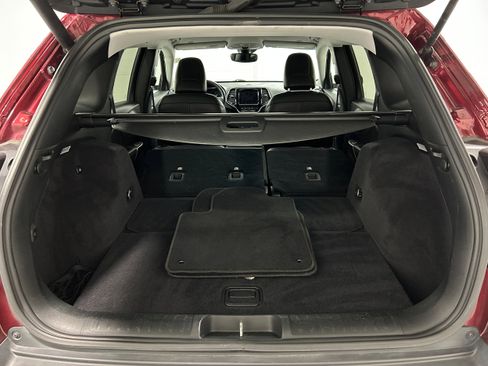 Used 2019 Jeep Cherokee Limited w/ Luxury Group AWD/4WD image 35