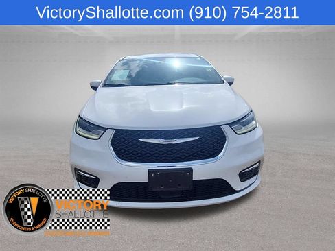 Certified 2023 Chrysler Pacifica Touring-L FWD image 4