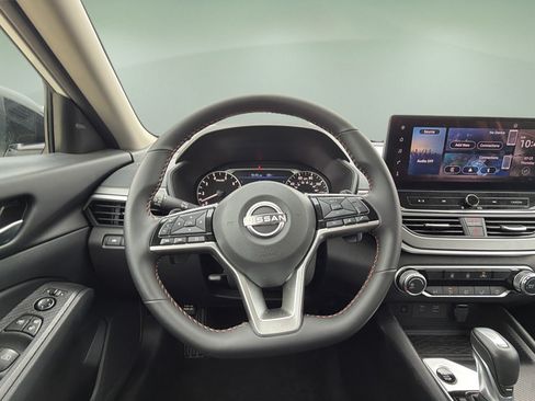 Certified 2026 Nissan Altima 2.5 SR FWD image 9