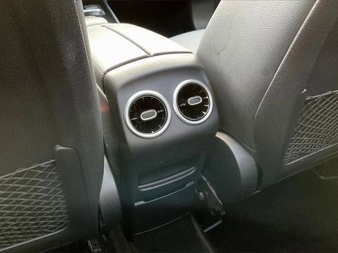 Used 2021 Mercedes-Benz GLB 250 4MATIC image 10