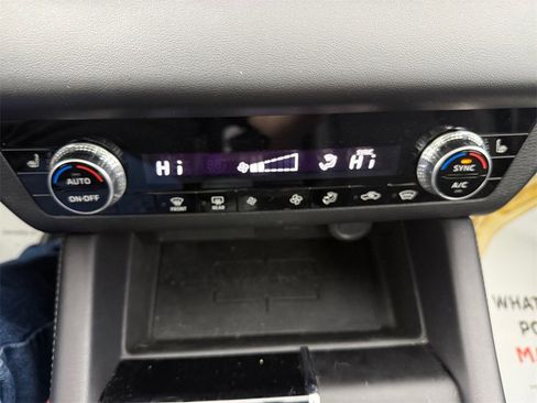 Used 2024 Mitsubishi Outlander SE image 33