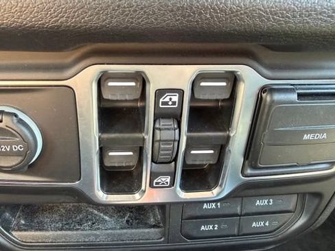 Used 2025 Jeep Wrangler Unlimited Sport AWD/4WD image 21