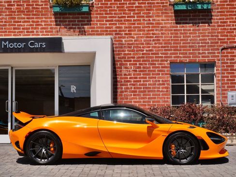 Used 2024 McLaren 750S RWD image 3