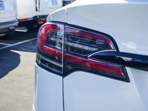 Used 2022 Tesla Model X Base image 9