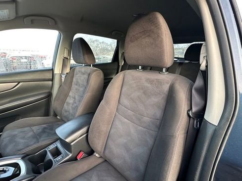 Used 2015 Nissan Rogue SV w/ SV Premium Package image 26