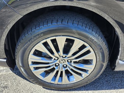 Used 2021 Toyota Venza Limited image 17