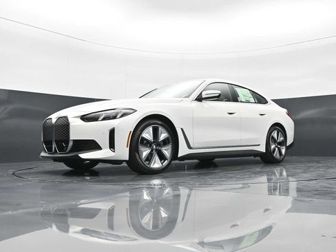 New 2026 BMW i4 eDrive40 w/ Premium Package RWD image 25