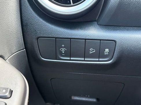 Used 2023 Hyundai Kona SEL FWD image 32