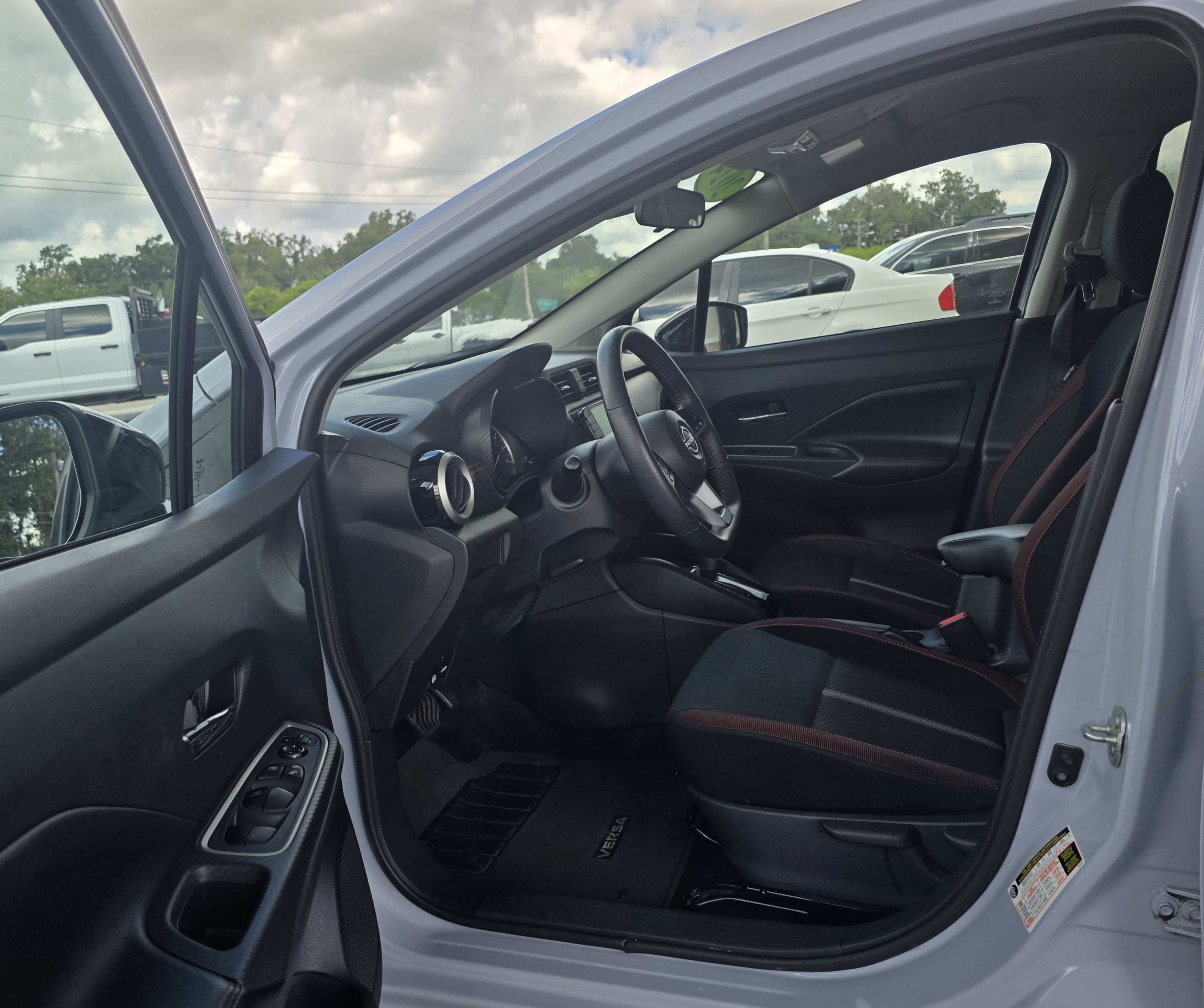 Used 2024 Nissan Versa SR FWD image 13