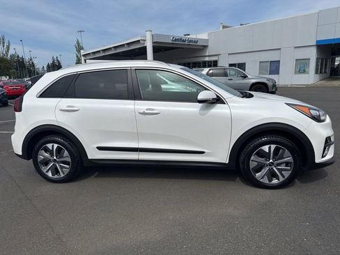 Used 2019 Kia Niro EX w/ Cold Weather Package 2.0 FWD image 5