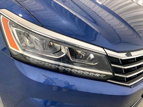 Used 2016 Volkswagen Passat 1.8T SE FWD image 12