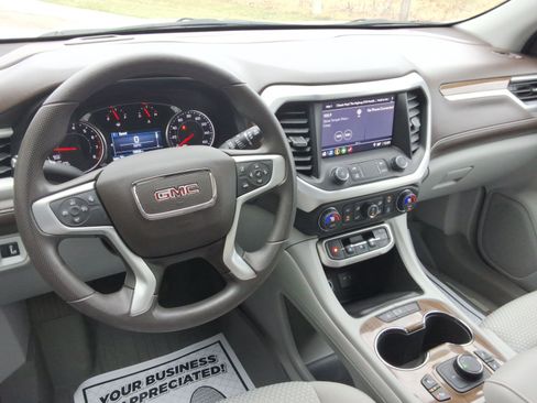 Used 2023 GMC Acadia SLE w/ Driver Convenience Package image 12