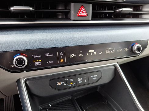 New 2026 Kia Carnival EX image 16