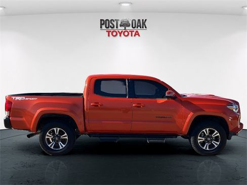 Used 2017 Toyota Tacoma TRD Sport w/ Tow Package image 8