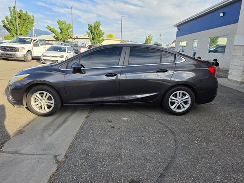 Used 2016 Chevrolet Cruze LT w/ Sun And Sound Package FWD image 4