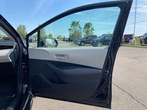 Used 2025 Toyota Corolla LE FWD image 29