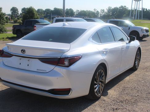 Used 2025 Lexus ES 300h w/ Luxury Package FWD image 6