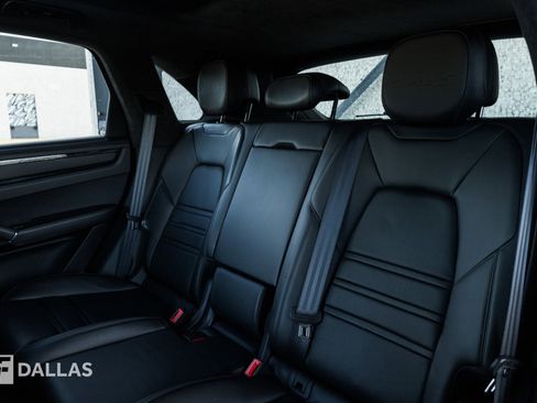 Used 2023 Porsche Cayenne Turbo S AWD/4WD image 5