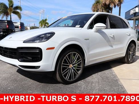 Used 2023 Porsche Cayenne Turbo S image 4