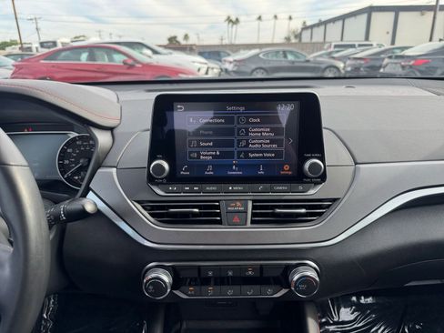 Used 2025 Nissan Altima 2.5 SR image 21